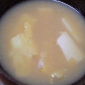 豆腐と卵の味噌汁